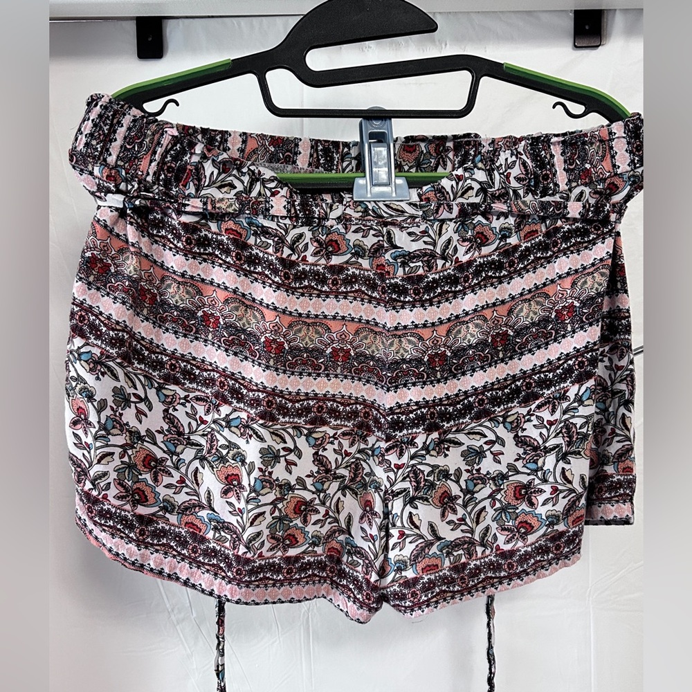 Joe Benbasset shorts   Size L